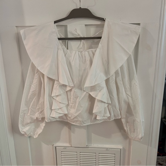 En Saison Tops - En Saison White exaggerated Ruffled  toe back puff sleeve Blouse
